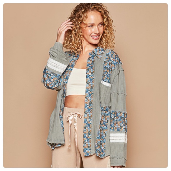 $35 start No. 18 ⬇️Pretty POL vintage wash top shacket - Picture 2 of 5